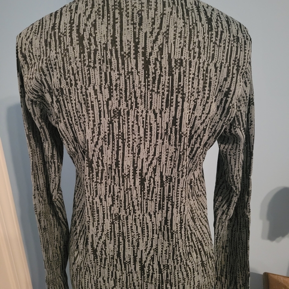 Athleta Black and Gray Textured Sweater - Picture 2 of 3